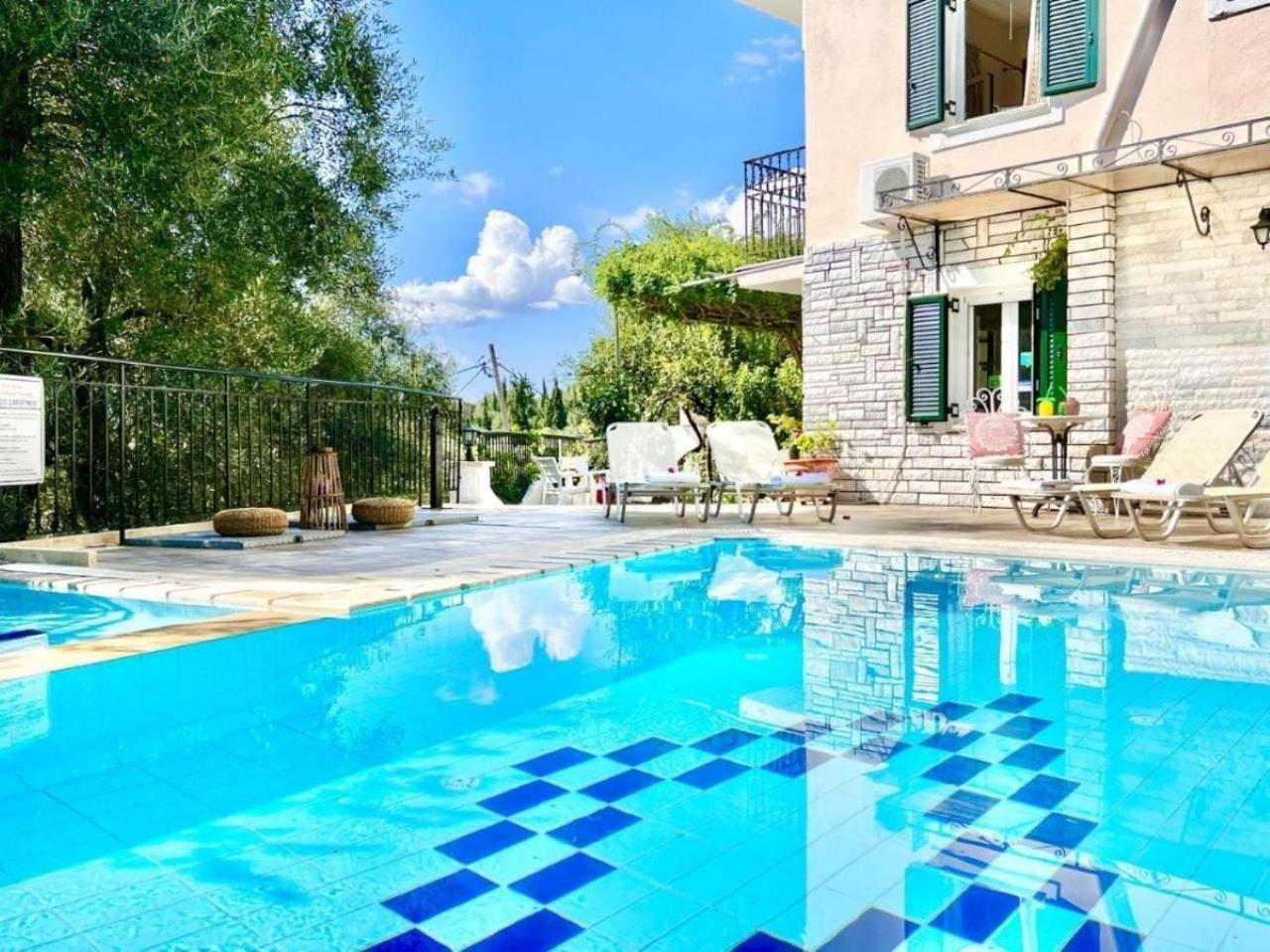 Aphrodite Nissaki * Nisaki (Corfu)