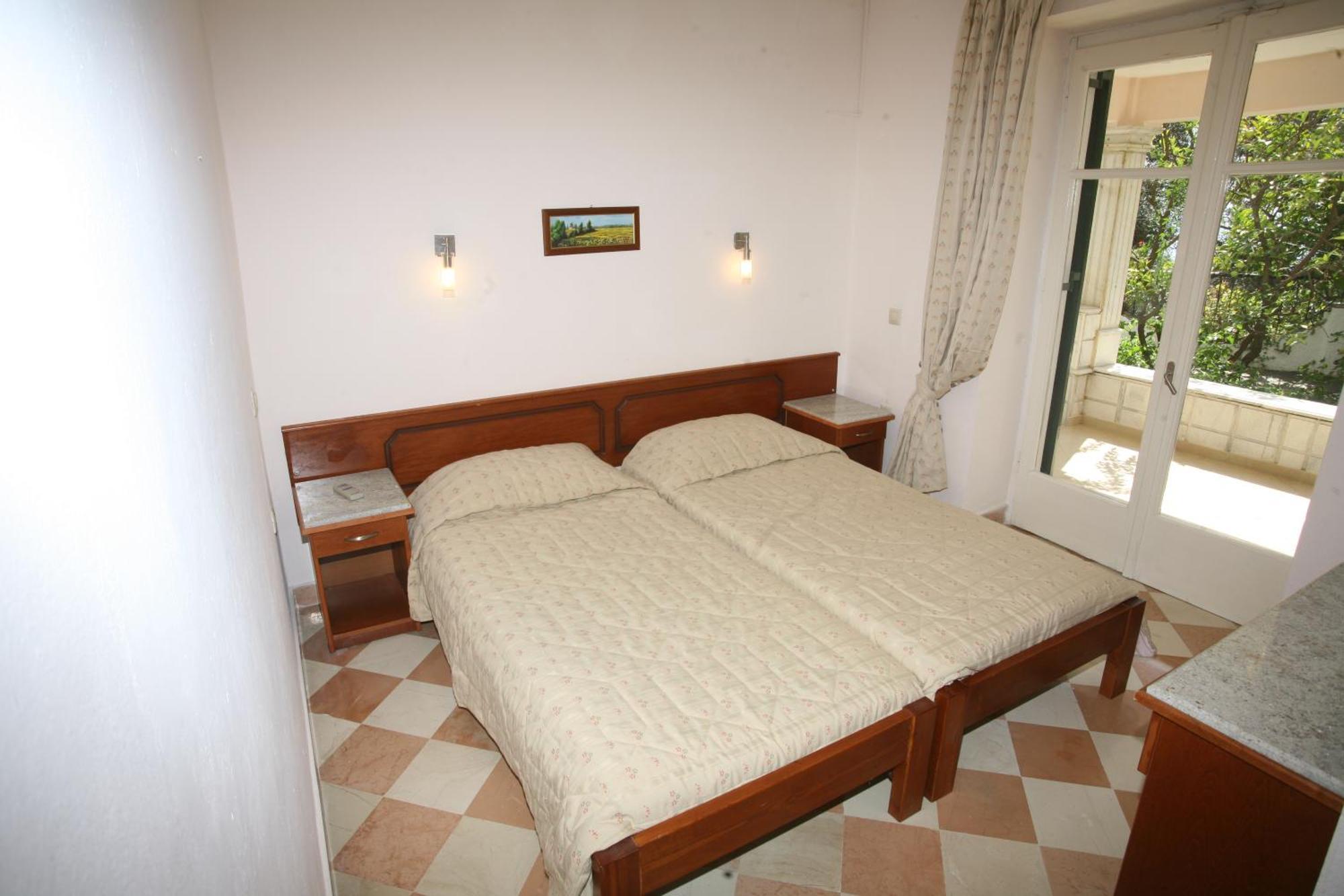 Aphrodite Nissaki * Nisaki (Corfu)